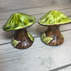 Vintage Treasure Craft Merry Mushroom Salt Pepper Shakers MCM Retro Green Brown